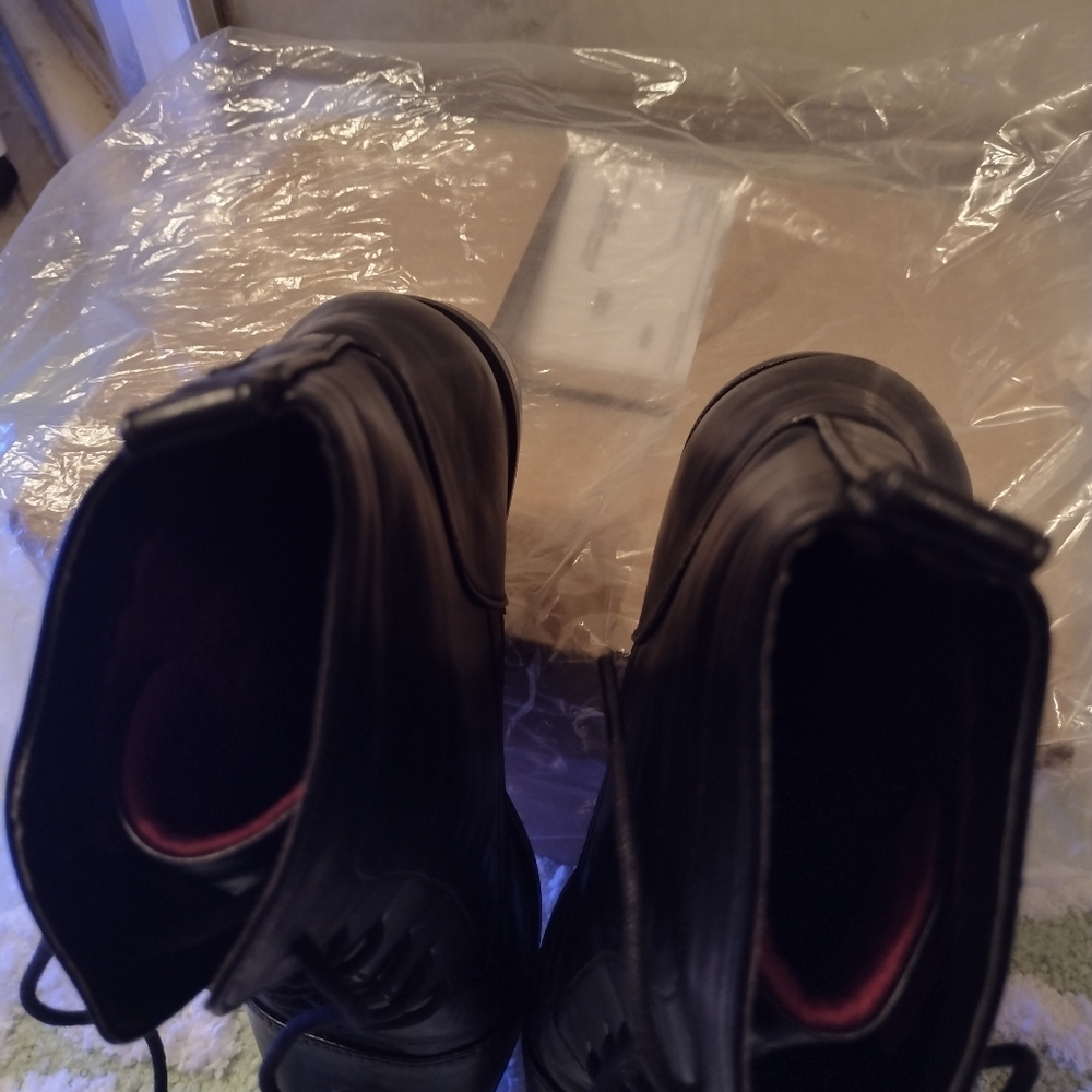 Shoes: Black Booties - Picture 3 of 4